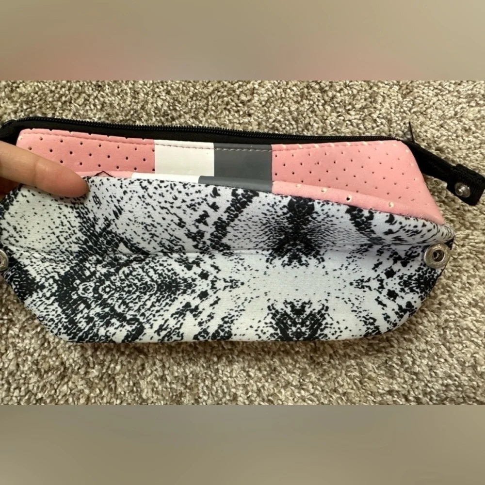 Neoprene makeup pink striped convertible pouch